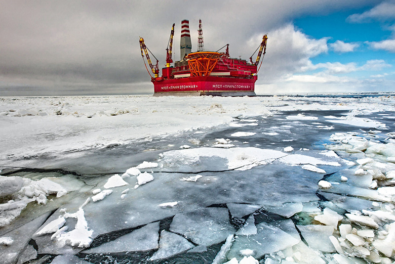 Фото 1. Ледостойкая платформа «Приразломная» ведет добычу нефти на российском арктическом шельфе