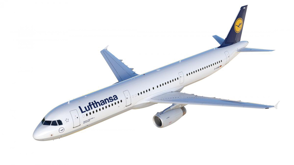 Рис. 11. Примеры крупноразмерных объектов: самолет авиакомпании Lufthansa, получение облака точек (а) и реконструкция  3D-модели (б) [22]
