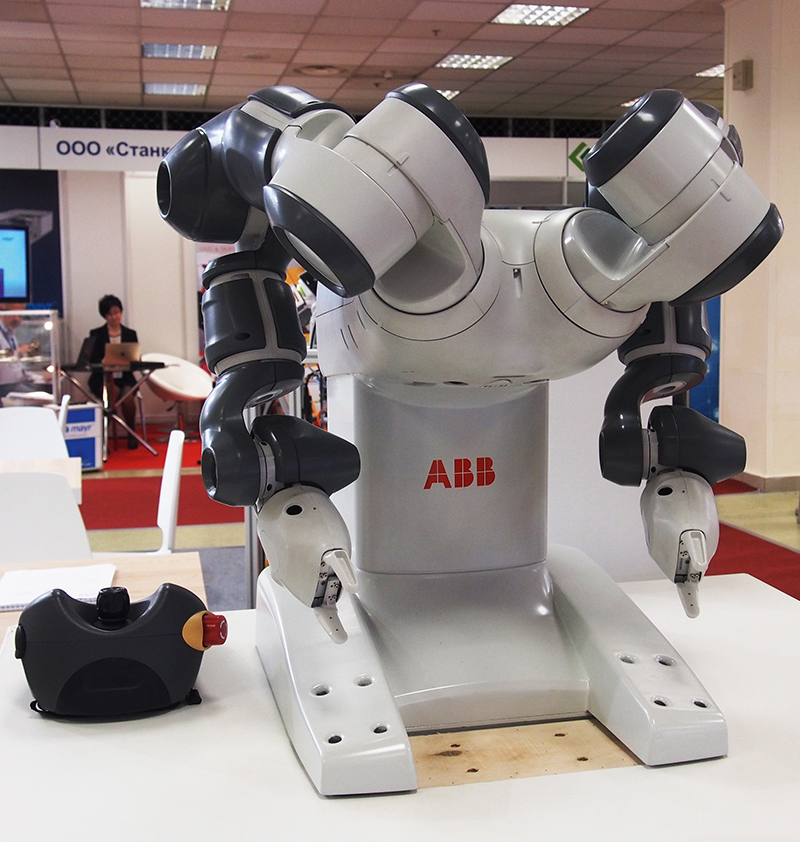 ABB. Коллаборативный робот YUMI с двумя руками.