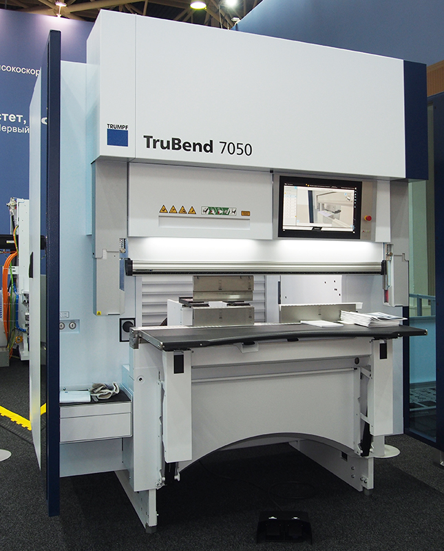 TruBend Cell 7000 компании Trumpf — самая быстрая система в мире для динамичной и экономичной гибки мелких деталей.