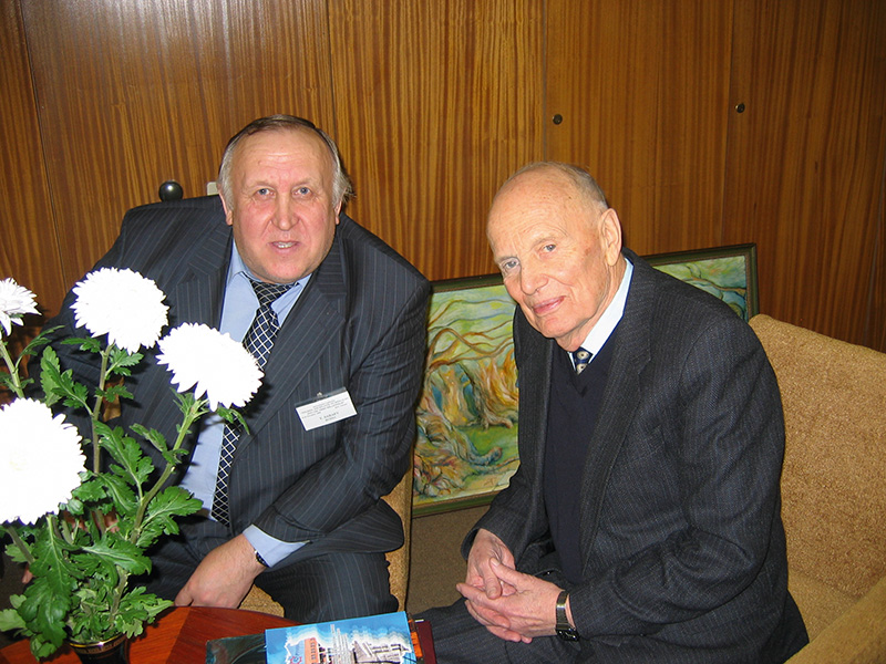 Ю.Н. Сараев и Б.Е. Патон, 2008 г.