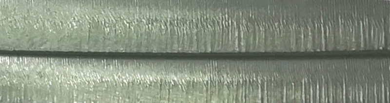 Рис. 2. Фото частей боковых поверхностей резов толщиной 4 мм и 5 мм. Масштаб — 5:1.