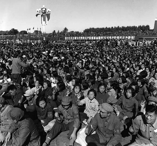 Рис. 4. Китай. Период культурной революции, 1966 г. Источник: https://ru.wikipedia.org/wiki/Хунвэйбины